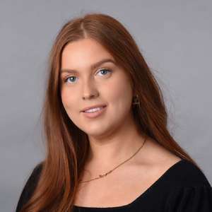Caitlin Curran Headshot