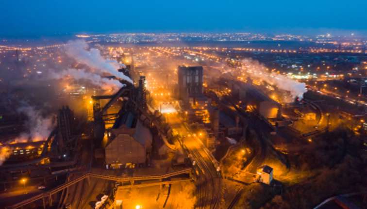 A photo of a polluting factory