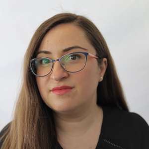 Roxy Toma Headshot