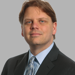 Chris Claxton Headshot