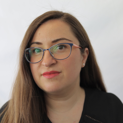 Roxy Toma Headshot